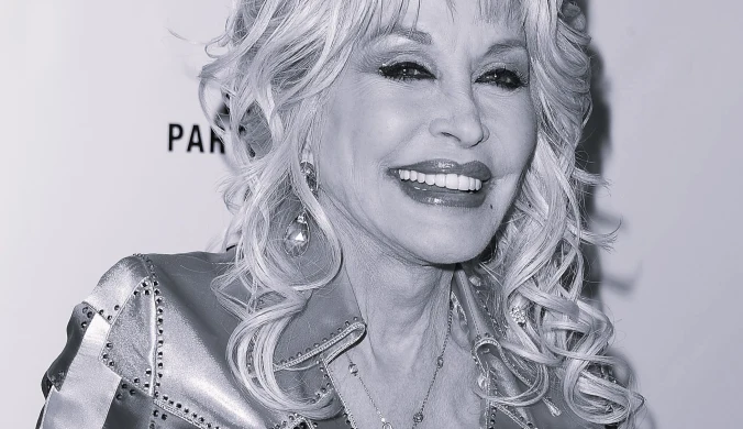 Tłumy fanów oddają hołd Dolly Parton. Kwiaty i osobiste pamiątki pojawiły się na Alei Sław w Los Angeles