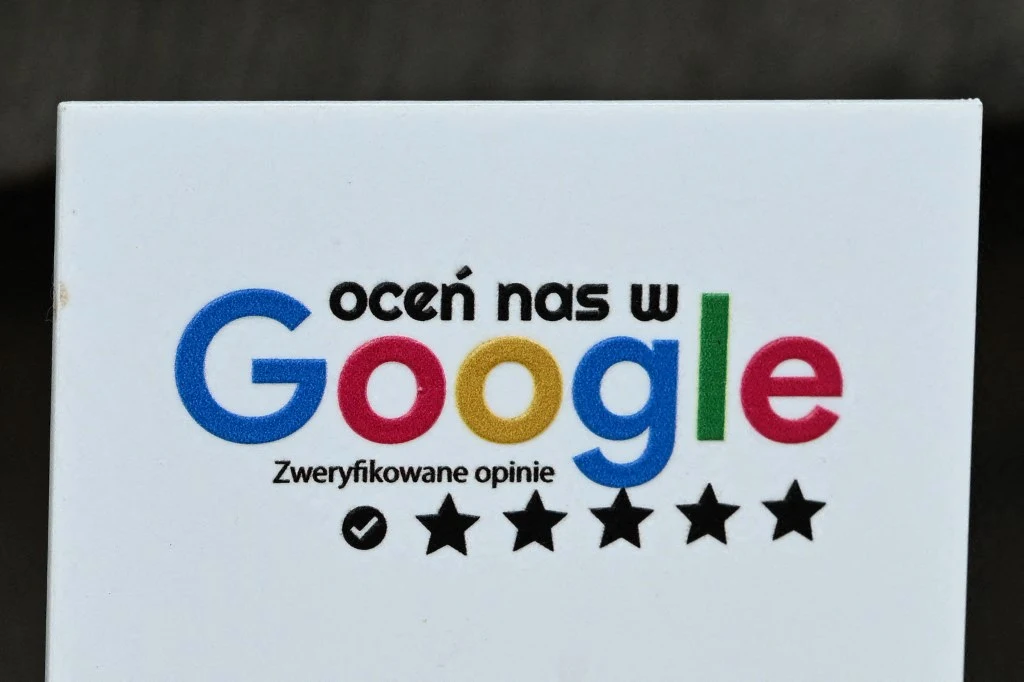 kolorowe logo Google z napisem „oceń nas w Google”, pięcioma czarnymi gwiazdkami oraz informacją o zweryfikowanych opiniach