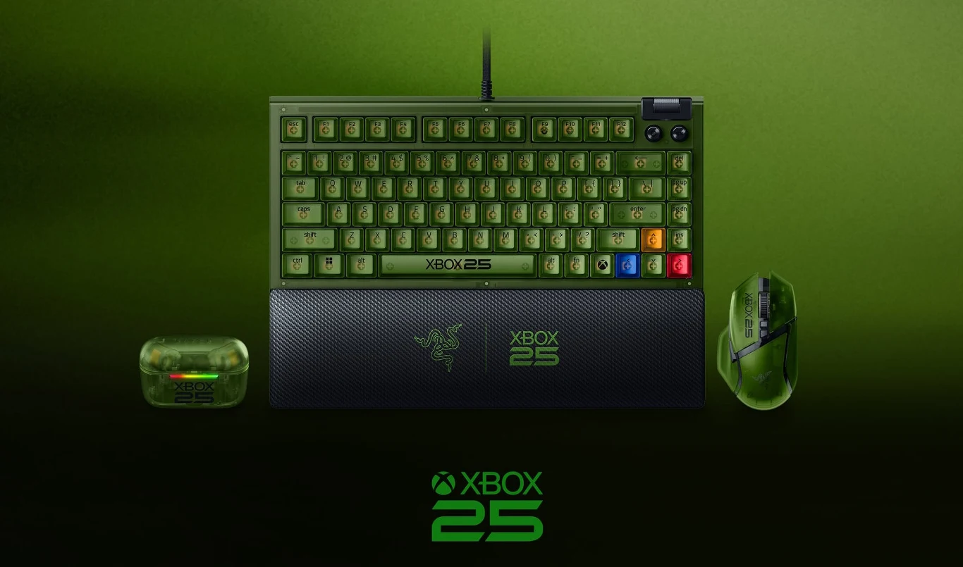Razer Xbox 25 Anniversary Collectio Limitowana klawiatura, mysz i etui na słuchawki Razer Xbox 25 Anniversary Collection na czarnym tle z logo Xbox 25.
