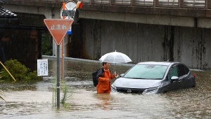 Ulewne deszcze w Japonii. Zagrożonych setki tysięcy ludzi