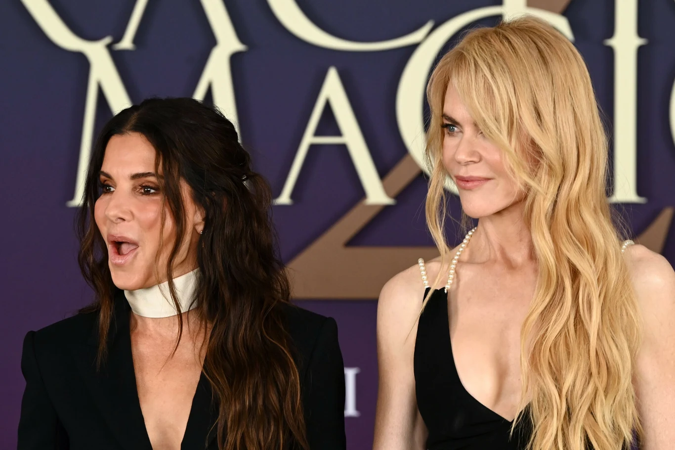 Sandra Bullock i Nicole Kidman działają wręcz magnetycznie, gdy pojawiają się na czerwonym dywanie Nicole Kidman jak z lat 90. Delikatna stylizacja i burza blond włosów na premierze filmu