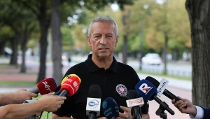 Jacek Dobrzyński podczas konferencji prasowej
