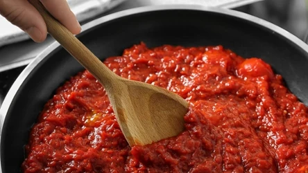Domowy przecier pomidorowy jest prosty w przygotowaniu i pyszny