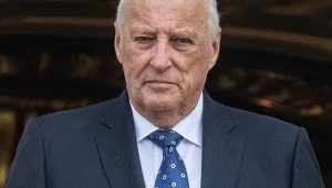 Król Norwegii w złym stanie. Rodzina już się zbiera, ludzie składają kwiaty