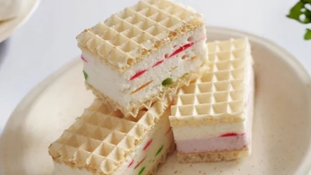 Jak zrobić prosty i szybki deser bez pieczenia? Sięgnij po wafle i budyń