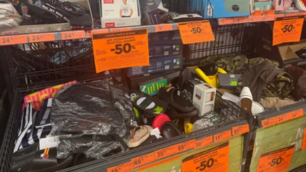 Biedronka zaskakuje znaną marką. Od jutra skórzane torebki i buty na półkach