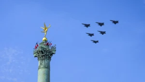 Przelot pokazowy myśliwców nad Francję. Zdj. ilustracyjne