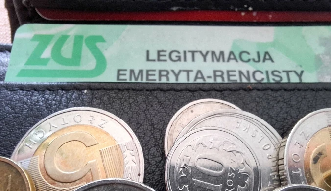 Czy posiadanie legitymacji emeryta-rencisty przesądza o wypłacie 14. emerytury? ZUS bierze pod uwagę inne kwestie