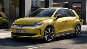 Elektryczny Volkswagen ID. Polo w podstawowej wersji i żółtym kolorze kosztuje 99 990 zł.