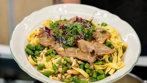 Eskalopki cielęce z tagliatelle, fasolką i sosem cytrynowym