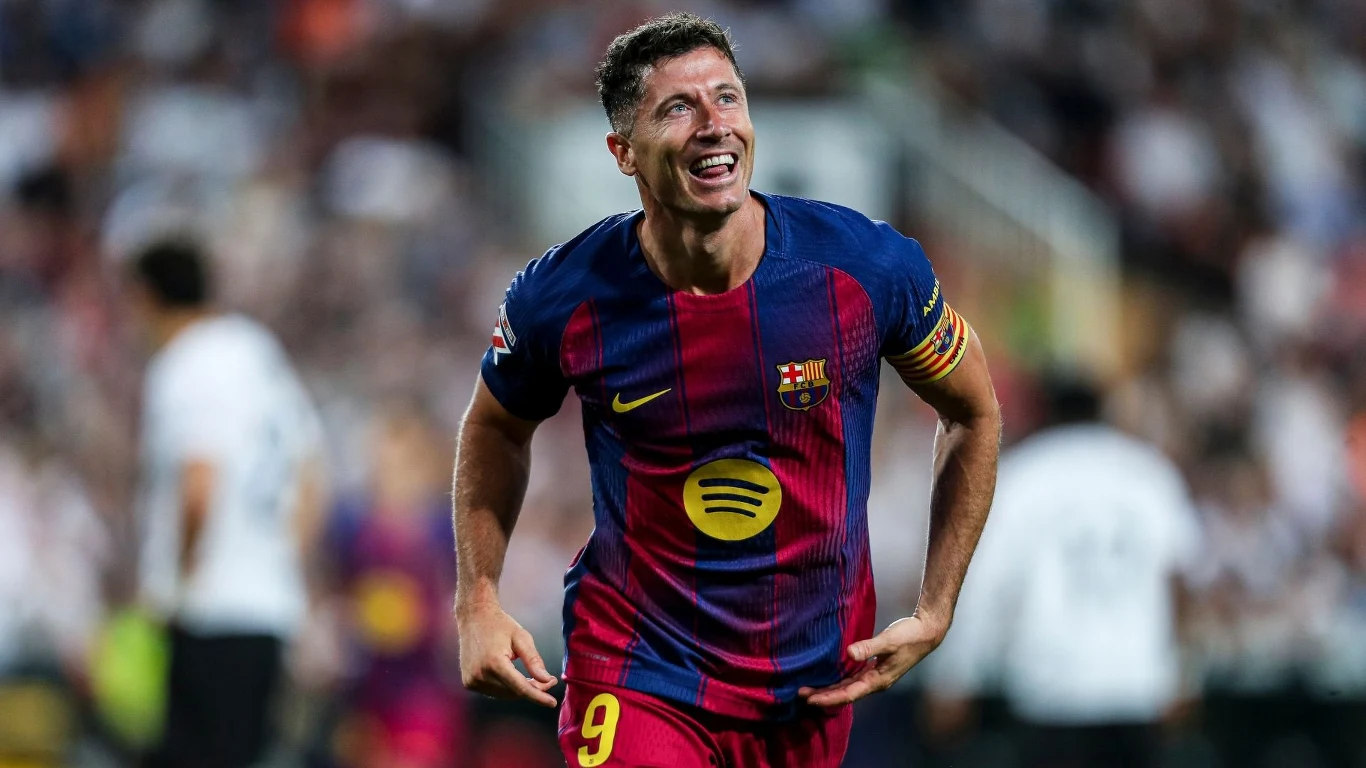 Robert Lewandowski article cover