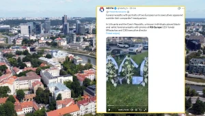 Wieńce pogrzebowe postawiono przed siedzibą firmy zbrojeniowej w stolicy Litwy. Na zdj. w tle panorama Wilna