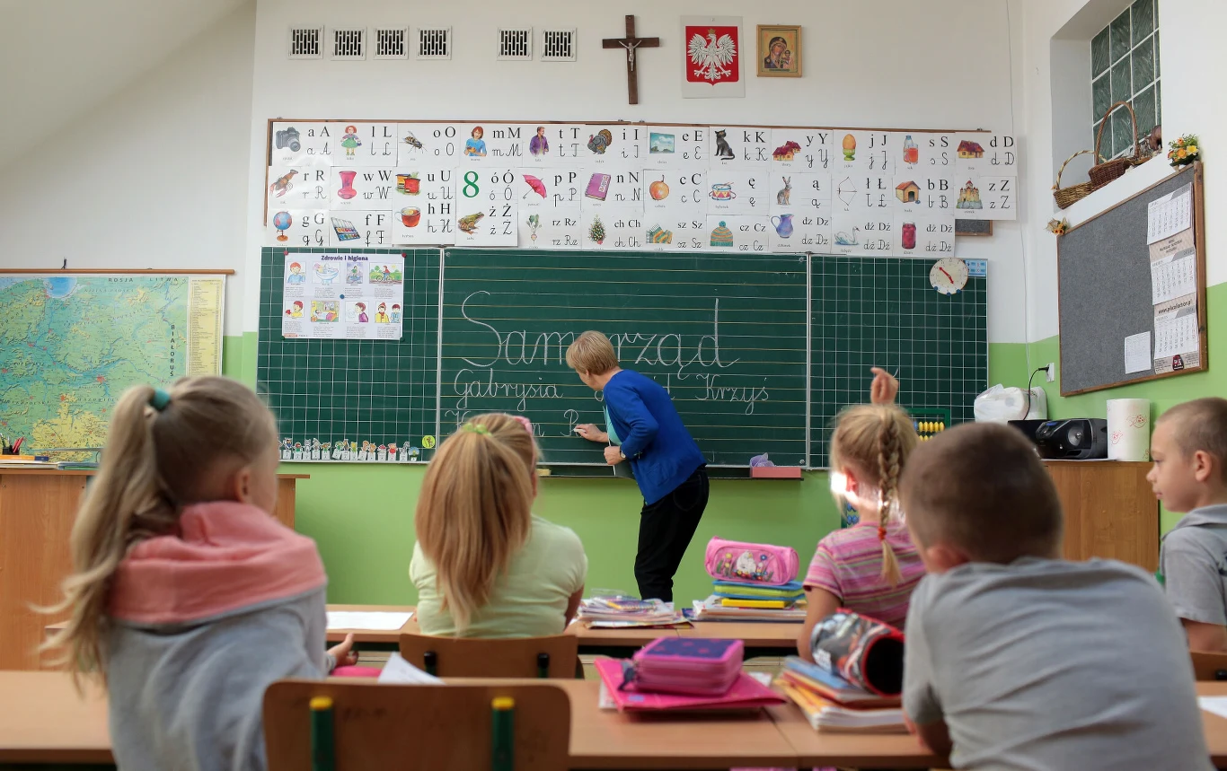 Czym jest klientyzacja szkoły i czy zjawisko to może stanowić swego rodzaju zagrożenie? Kiedy rodzic staje się klientem szkoły. Co dziś dzieje się z autorytetem nauczyciela?