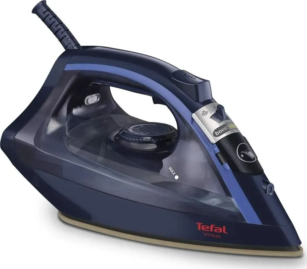 Tefal Żelazko parowe FV 1739 za 79,99 zł Ciemnogranatowe żelazko parowe marki Tefal z ergonomicznym uchwytem, przezroczystym zbiornikiem na wodę oraz pokrętłem do regulacji temperatury.
