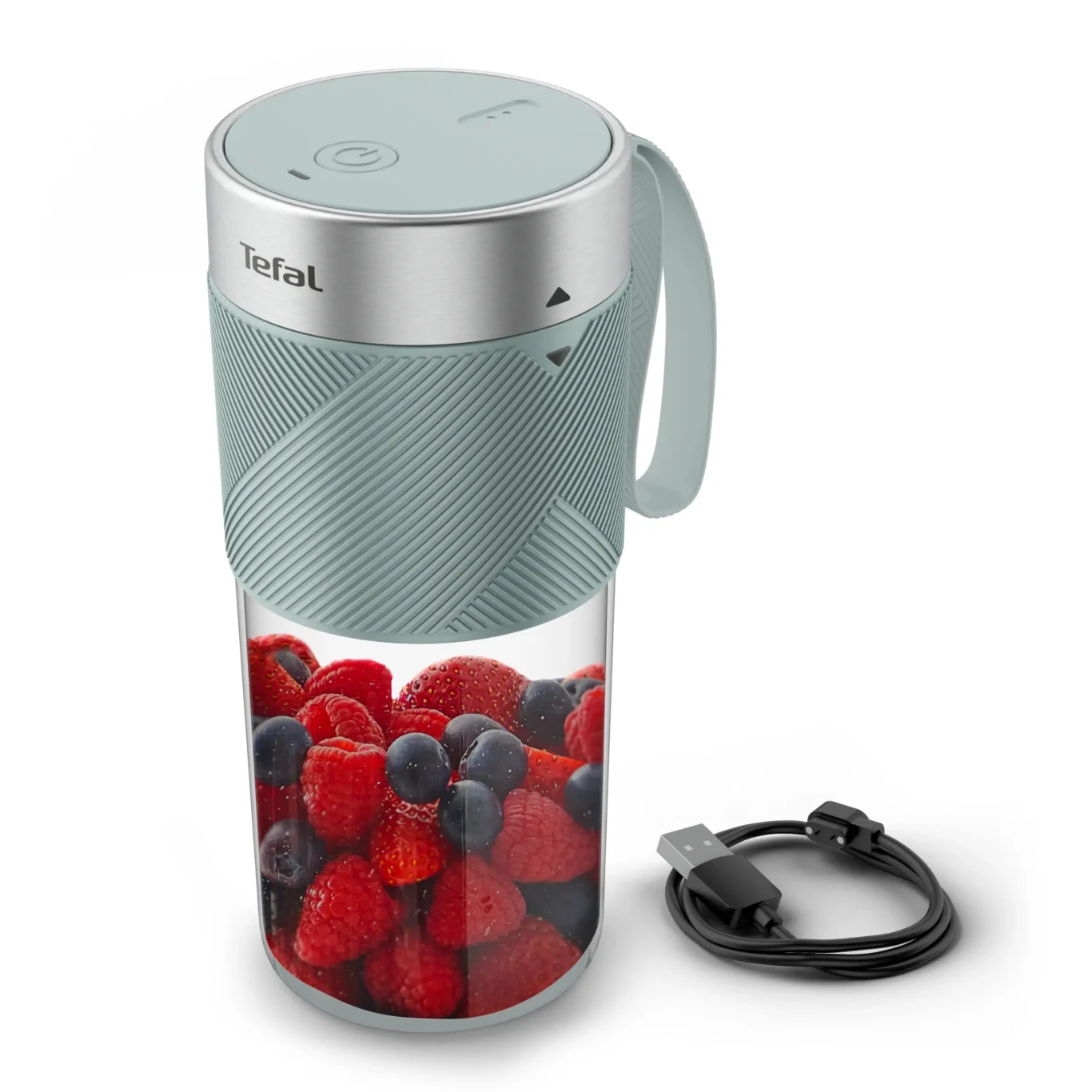 Przenośny blender Tefal Lightmix za 129 zł Blender przenośny Tefal w kolorze miętowym, wypełniony świeżymi malinami, jeżynami i borówkami, obok dołączony kabel USB do ładowania.
