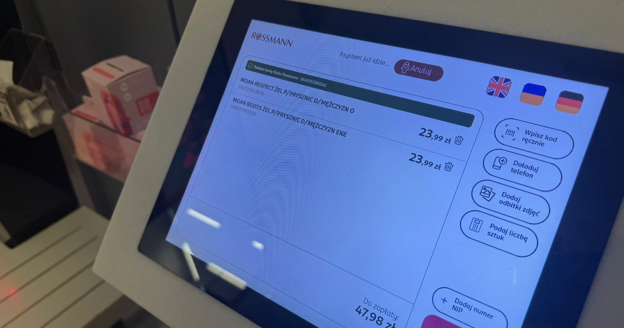 Rossmann mocno przecenił znaną polską markę. Kosmetyki do włosów nawet 16 zł taniej Ekran kasy samoobsługowej Rossmann z listą zakupów i przyciskami wyboru języka oraz płatności.