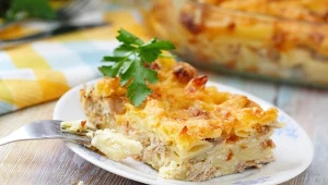 Zapiekanka gołąbkowa, kapusta i mięso mielone w aromatycznym daniu