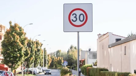 Co oznacza znak B-43? Jakie przepisy obowiązują kierowców? 