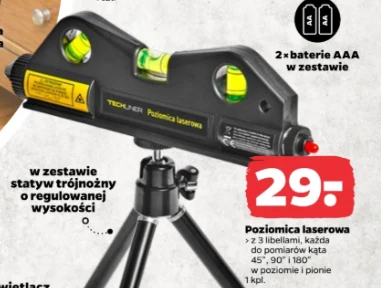 Czarna poziomica laserowa z trzema libellami zamocowana na statywie trójnożnym, z widocznym przyciskiem i gniazdem na baterie, wyeksponowana obok informacji o cenie i funkcjach urządzenia.