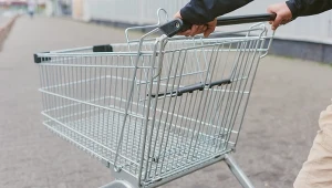Gdzie odstawiasz wózek po zakupach? To mówi o tobie więcej, niż myślisz