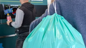 Dwie sieci sklepów zdecydowały się wydłużyć ważność bonów w systemie kaucyjnym do 90 dni