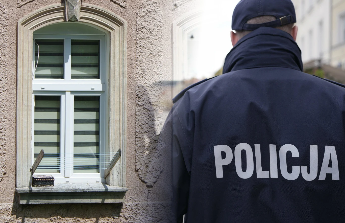 Łódzkie: Trzylatka na parapecie kamienicy, matka była nietrzeźwa (zdj. ilustracyjne) Zamknięte okno kamienicy z żaluzjami, obok policjant w ciemnym mundurze z napisem Policja na plecach
