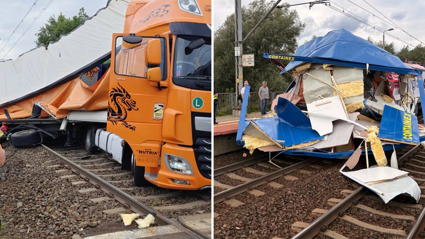 Miejsce wypadku na ul. Niegowskiej w Gdańsku Uszkodzona ciężarówka z pomarańczową kabiną na torach przy ul. Niegowskiej w Gdańsku, obok zniszczona naczepa.