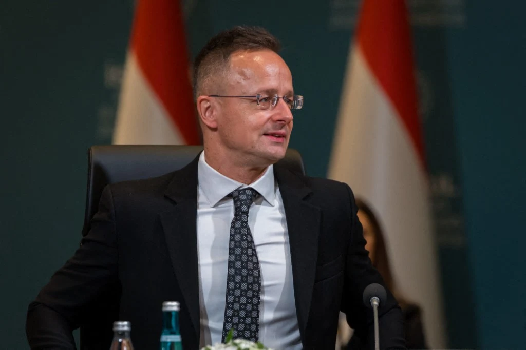 Węgry. Peter Szijjarto pod lupą służb. Chodzi o zakup respiratorów Były minister spraw zagranicznych Węgier Peter Szijjarto.