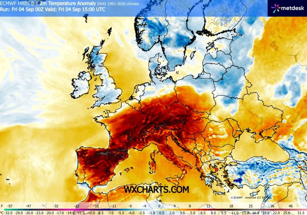 Mapa Europy z wyraźnie zaznaczonymi anomaliami temperatury, pokazująca bardzo wysoki wzrost temperatur w centralnej i południowej części kontynentu, obejmujący Francję, Hiszpanię, Włochy i Bałkany, podczas gdy wschodnia i północno-wschodnia Europa pozo...