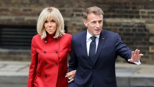 Prezydent Francji z wizytą w Londynie. Brigitte Macron zachwyciła w stylowym, czerwonym garniturze