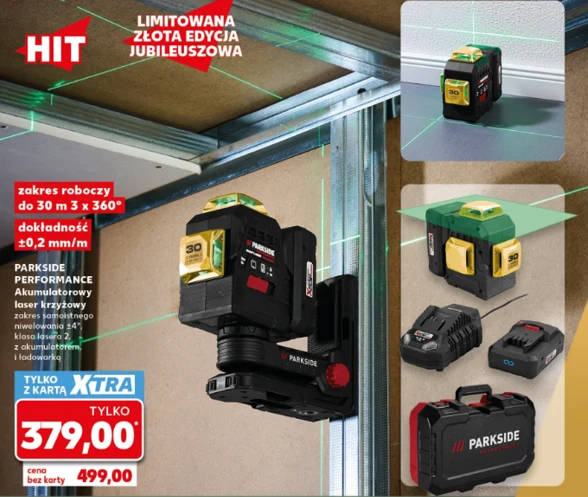 Akumulatorowy laser krzyżowy PARKSIDE w limitowanej, złotej edycji jubileuszowej zamocowany na metalowym stelażu, generujący zielone linie laserowe; zestaw zawiera akumulator, ładowarkę oraz walizkę transportową, a całość prezentowana jest z wyróżnieni...