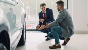Auto dostępne od ręki – szybszy zakup czy kompromis w konfiguracji?