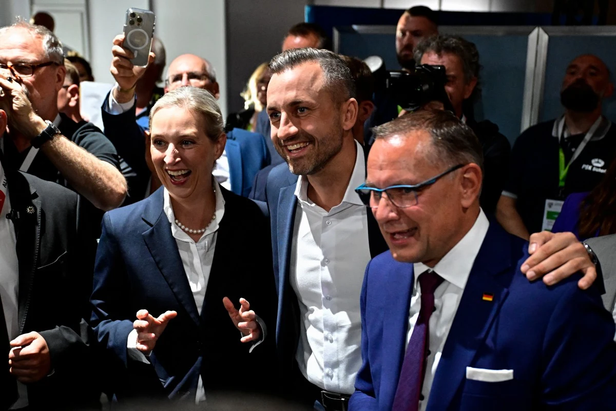 Saksonia. Euforia w sztabie wyborczym AfD. Na zdj. Alice Weidel, Ulrich Siegmund i Tino Chrupalla Euforia w sztabie wyborczym AfD. Na zdj. Alice Weidel, Ulrich Siegmund i Tino Chrupalla.