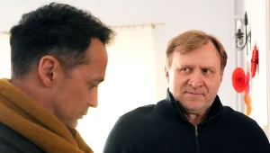 Mariusz (Rafał Cieszyński) nie zdąży uratować Dąbrowskiego (Piotr Kaźmierczak)