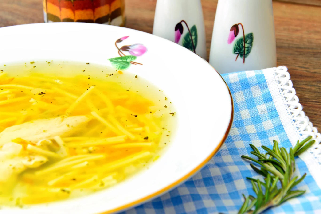 Pyszny i sprawdzony przepis na aromatyczny rosół