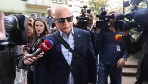 Były komendant główny policji gen. insp. Jarosław Szymczyk w drodze do Sądu Rejonowego dla Warszawy-Mokotowa