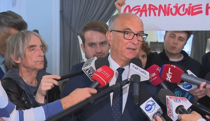 Włodzimierz Czarzasty podczas przerwanej konferencji prasowej