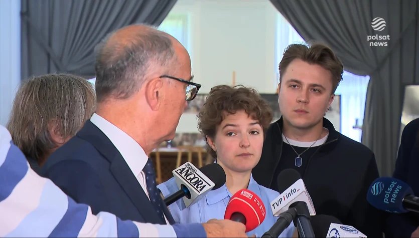 Czarzasty nagle przerwał konferencję. Zaprosił aktywistów bliżej kamer