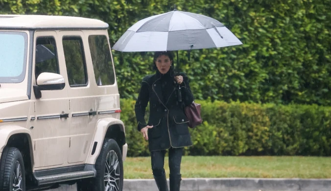 Kris Jenner została przyłapana podczas wyjścia w jesienną pogodę 