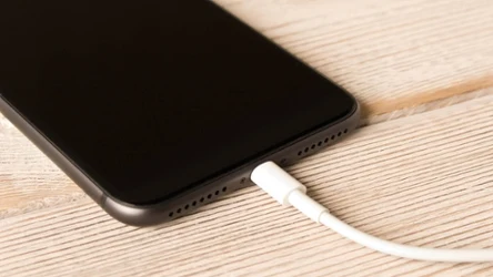 Smartfon wciąż skanuje przestrzeń w poszukiwaniu sieci Wi-Fi 