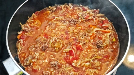 Gorąca „brudna kapusta” to sycące danie do zrobienia na jednej patelni