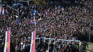 "Szokujące obrazki". UE oburzona po pogrzebie "kata Srebrenicy"