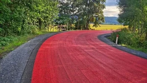 Coraz więcej czerwonych dróg w Polsce. Nie chodzi o rowerzystów