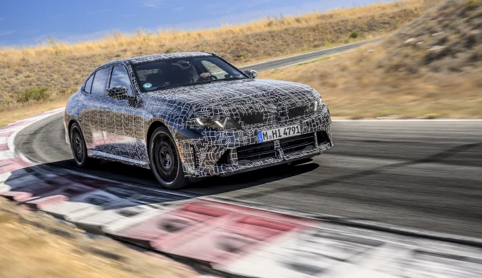 BMW M350 xDrive. Nowe spalinowe BMW 3 będzie stylistycznie zbliżone do elektrycznego i3