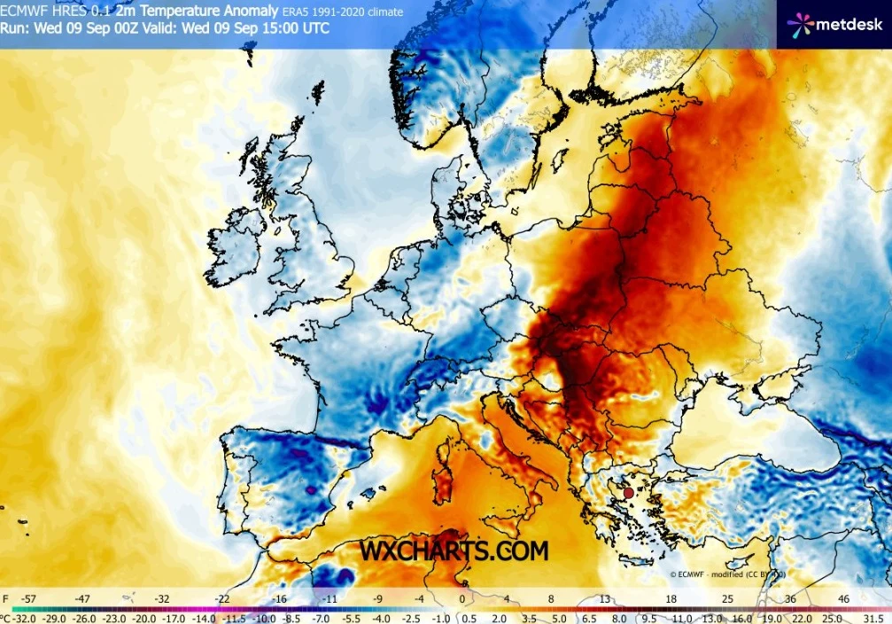 Mapa Europy z zaznaczonymi anomaliami temperatury, gdzie centralna i wschodnia część kontynentu odznacza się intensywnie czerwonym kolorem wskazującym na wyraźnie podwyższoną temperaturę w porównaniu do średniej, a zachodnia i północna część pokryta je...