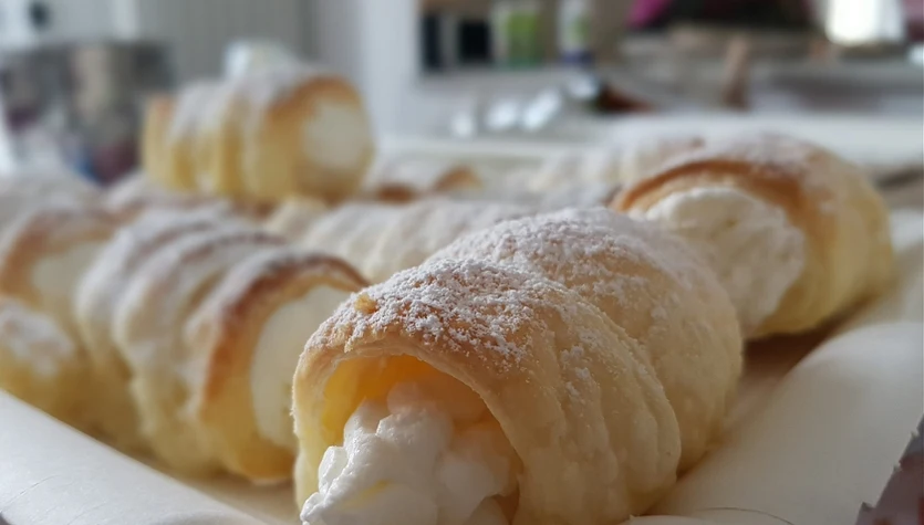 Dużo smaczniejsze niż te z cukierni, zwłaszcza świeżo po napełnieniu kremem