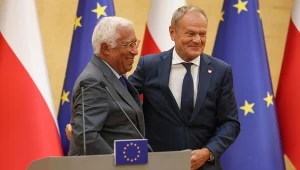 Premier Donald Tusk (P) i przewodniczący Rady Europejskiej Antonio Costa (L) podczas wspólnej konferencji prasowej w Kancelarii Prezesa Rady Ministrów w Warszawie