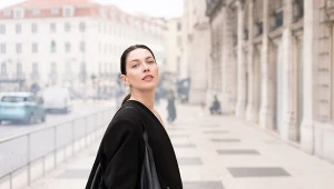 Cała na czarno będziesz wyglądać elegancko, ale pamiętaj o dodatkach i detalach
