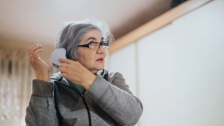 Odpowiednia pielęgnacja siwych włosów przywróci im miękkość i blask
