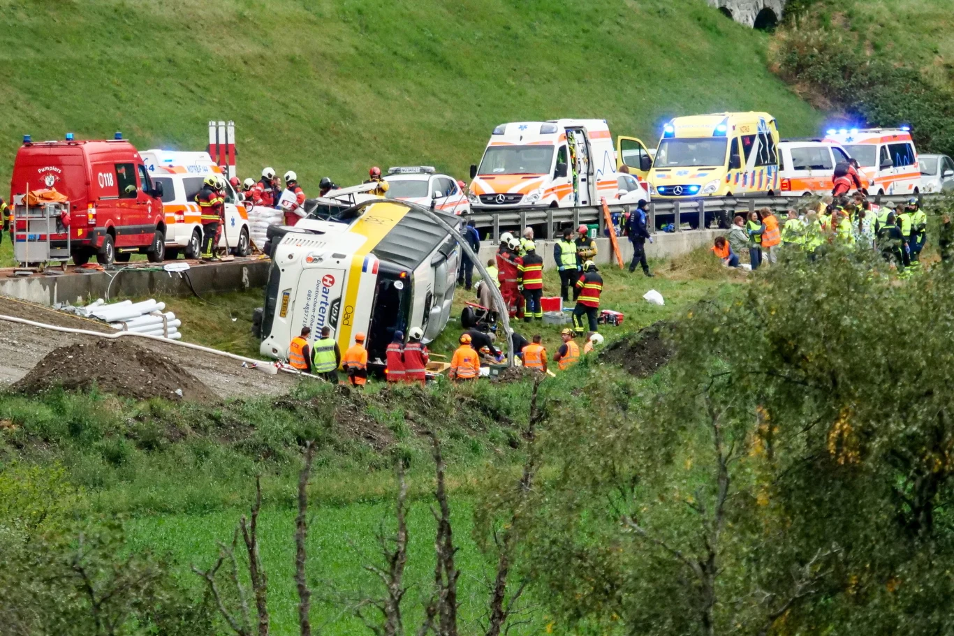 Szwajcaria. Poważny wypadek autobusu z Holandii. Wielu zabitych i rannych Wypadek autokaru w Susch w Szwajcarii.